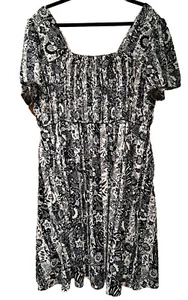 Vestido Corto Lane Bryant 18 20 Blanco y Negro Floral Mangas Cortas Top Reunido - Imagen 1 de 3