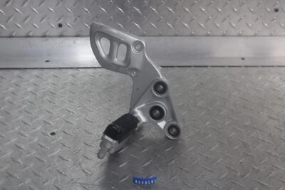 Suzuki Hayabusa GSX1300R 2002 reposapiés delantero derecho clavija paso Foto 1 de 4