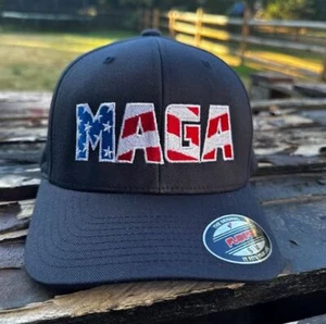 Sombrero Make America Great Again EE. UU. Diseño MAGA con Bandera de EE. UU. Espalda Azul Marino Ajuste Flexible - Imagen 1 de 3