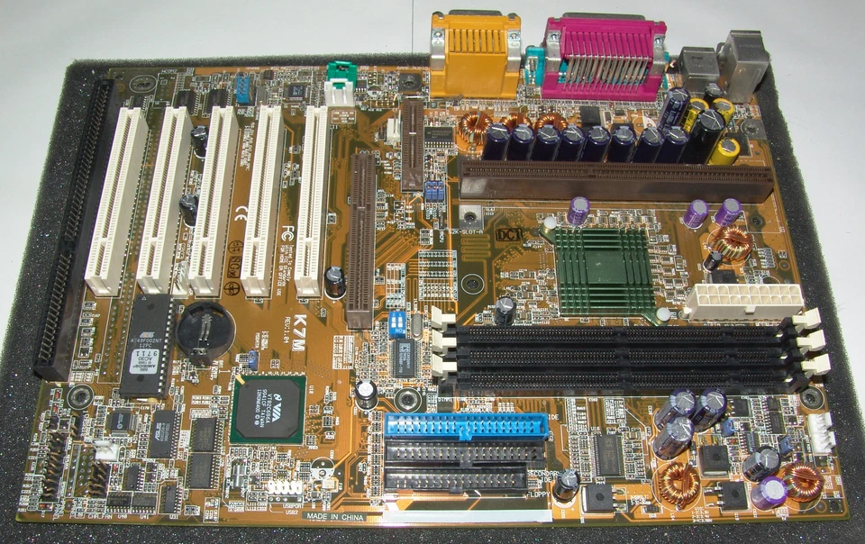 ASUS K7M Motherboard Athlon Slot A AMD Irongate 751 + VIA-686A - Bild 1 von 2