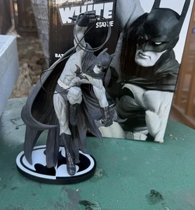 Batman Black And White Statue Tony Daniels - Picture 1 of 8