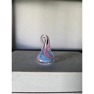 Murano Stil mundgeblasene Glas Hershey Kiss rosa blau Wirbel Figur 1,75" - Bild 1 von 6