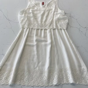 Women’s Size 8 Cream Dress Divided H&M Eyelet Accent At Waist And Hem - Picture 1 of 7