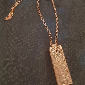 Ciondolo Love in oro rosa con catena - Foto 1 di 2