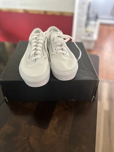 Vans Old Skool Sk8 niedrige Plateau-Damen-Sneaker Größe 6,5 dreifach weiß - Bild 1 von 5