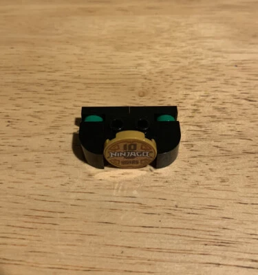 LEGO Ninjago Tournament of Elements 71735 10th Anniversary Stand - Golden Lloyd - Image 1 of 2