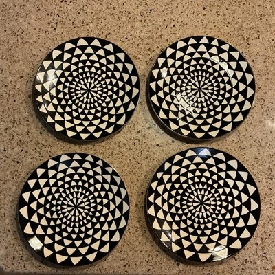 Tomillo y mesa blanco y negro medallón geométrico 8,5" platos de ensalada lote de 4 Foto 1 de 4