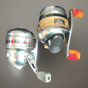 LOT: Shakespeare Ugly Cast Spin Casting Reel (Works) + Zebco 33 Gold (for Parts) - Picture 1 of 10