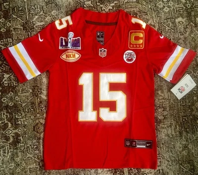 YOUTH M (10/12) Patrick Mahomes #15 K.C. Chiefs Stitched Home Red SBLVIII Jersey - Image 1 of 4