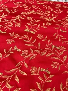 Tela de tapicería floral libélula carmesí rojo y dorado bordada 56" W x 43" L - Imagen 1 de 6