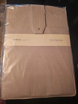 LINDSAY ALBANESE EDICIÓN LIMITADA The Daily Laptop Estuche sin asas 15 X 10,5  Foto 1 de 2