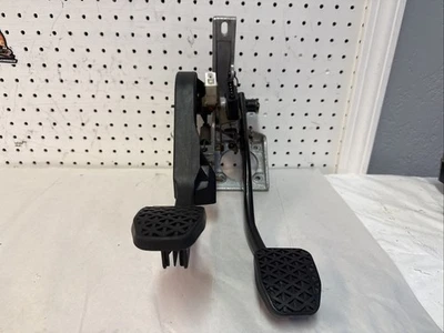 96-02 BMW Z3 5-Speed Manual Brake Clutch Pedal Assembly - Image 1 of 4