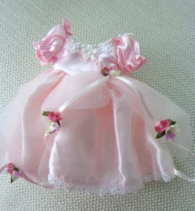 Susan Wakeen Puppenkleidung für 8" Puppen rosa Kleid Blumenakzente - Bild 1 von 4