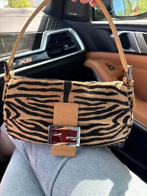 100% AUTÉNTICO FENDI BAGUETTE PELO DE BECERRO PONY CEBRA NEGRO BRONCEADO ROJO HEBILLA Foto 1 de 4