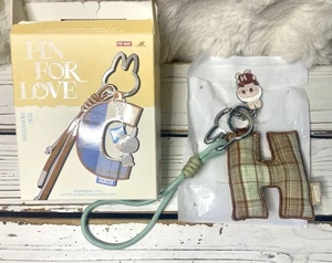 AUTENTICA Lettera "H" POP MART I MOSTRI Labubu Spilla per Amore Ciondolo Borsa Charm - Foto 1 di 3