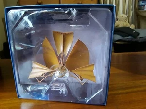 Star Trek bajoranisches Leuchtschiff Druckguss Kunststoff Modell CBS Studios - Bild 1 von 2