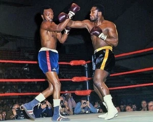 BOB FOSTER vs JOE FRAZIER 8X10 PHOTO BOXING PICTURE - Picture 1 of 1