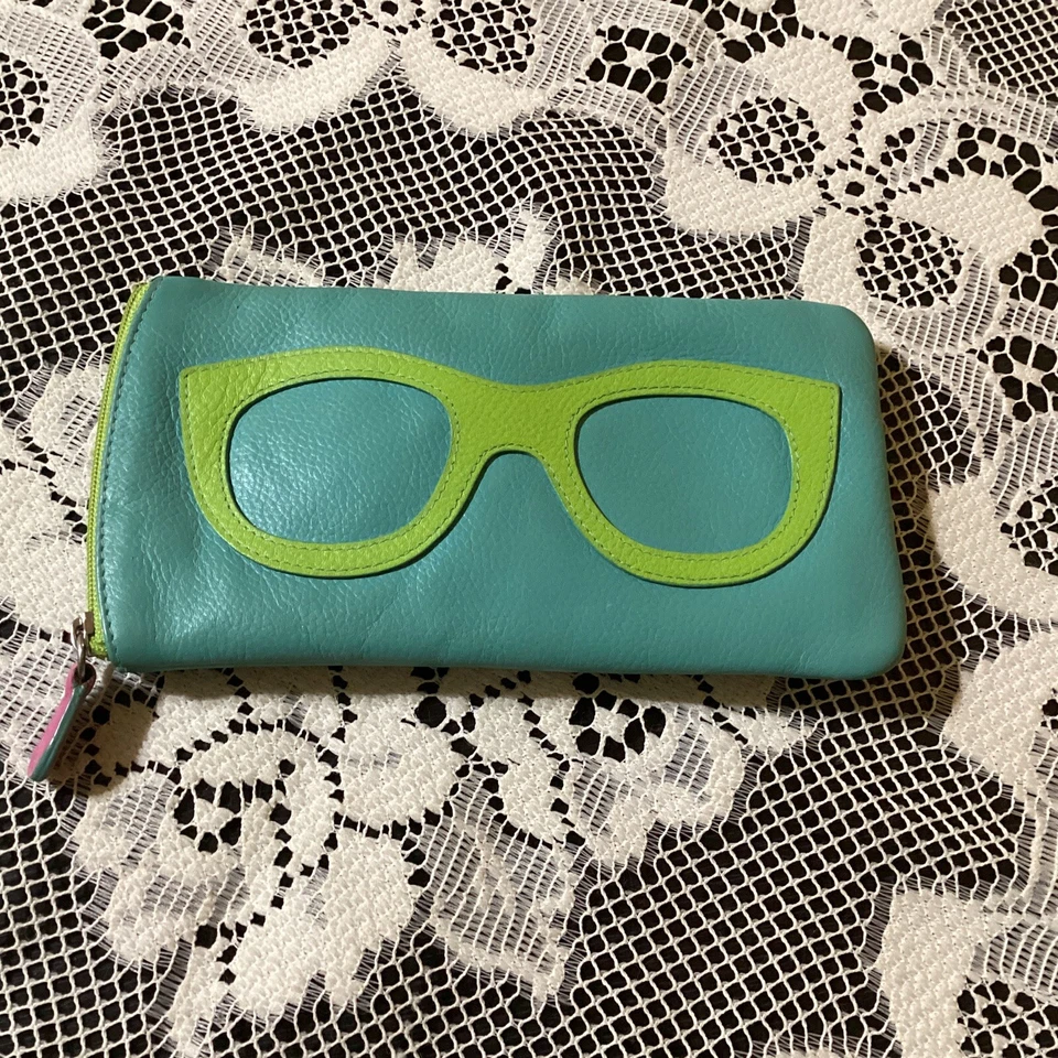 Estuche colorido para gafas de sol de cuero lli New York para dama Foto 1 de 4