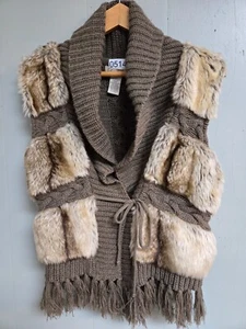 Les Tricots Woman's Vest Sz M Brown Cable Knit Wool Faux Fur Tie Fringe NWOT - Picture 1 of 7