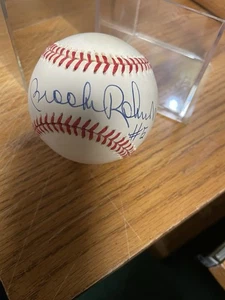 BROOKS ROBINSON SIGNED BASEBALL - Picture 1 of 3