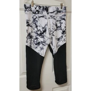 Victoria's Secret Ultimate Pink Capri Leggings Peekaboo Leg Gray Black Yoga L Lg - Picture 1 of 3