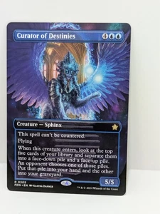 Foundations - Curator of Destinies - Creature - Fdn 305 - Rare - Borderless - - Picture 1 of 2