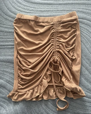 Aster мини юбка на шнурке собранными в Рюш обтяжку фестиваль рейв вечеринки Y2K маленький коричневый - Изображение 1 из 4