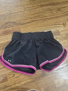 Under Armour Women's Medium Heat Gear Running Workout Shorts Black Pink - Bild 1 von 4