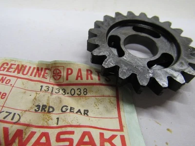 Kawasaki KX125 1974-1979 tercer engranaje de salida 20T pieza # 13133-038 Foto 1 de 2