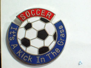 Alfiler de sopa de patada de fútbol insignia de 3/4" Cloisonne - Imagen 1 de 3