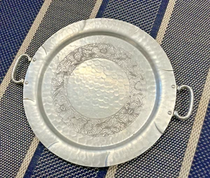 Vintage forged intaglio design everlast Aluminum tray w/ handles 17 1/2" Round - Picture 1 of 7
