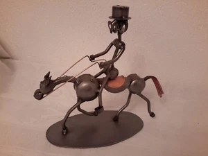 CHEVAL SUR SOCLE EN MÉTAL ORIGINAL PIÈCE ARTISANAL  - Picture 1 of 10