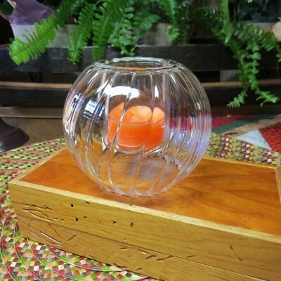 Soporte de candelabro de vidrio transparente con diseño estriado Foto 1 de 3