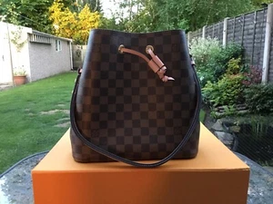 Louis Vuitton Néonoé Leather Handbag - Picture 1 of 8