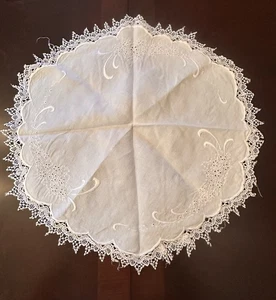 Vintage Italy Handmade Embroidered White Round Lace Centerpiece Tablecloth 21” - Picture 1 of 4