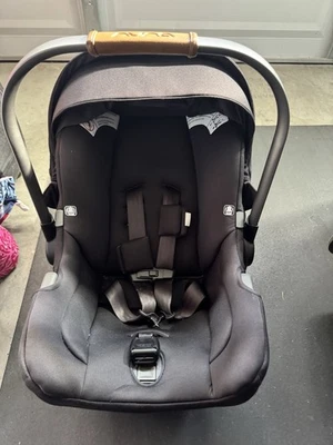 Silla de coche infantil Nuna PIPA negra con inserto infantil y base Foto 1 de 4