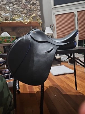 Black Country GP Dressage 17½" Wide EUC  - Image 1 of 4