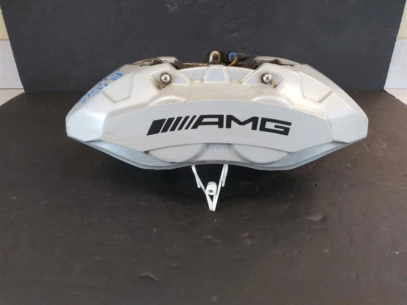 Mercedes GLC43 2018 OEM AMG pinza de pasajero 205 tipo C43 delantera para 17-23 Foto 1 de 4