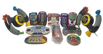 Lote de 11 juegos electrónicos portátiles para piezas/reparación Bop It Simon Battleship  Foto 1 de 4