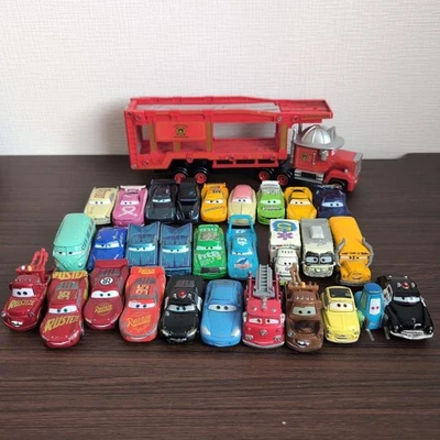 Cars Tomica Fire Truck Mack Carrier Car and Stand Set #PGC1JY Foto 1 de 4