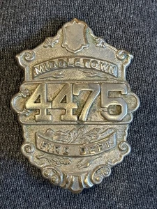 🇺🇸RARE🇺🇸VINTAGE”MIDDLETOWN”FIRE DEPARTMENT FIREMAN BADGE #4475 👀LQQK👀 - Picture 1 of 2