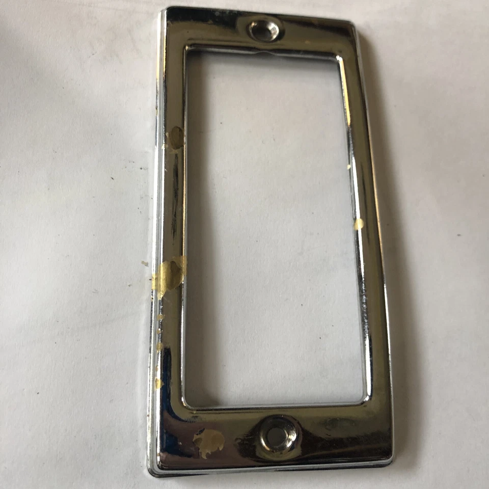 Bisel de luz de estacionamiento Ford Deluxe 1950  Foto 1 de 4