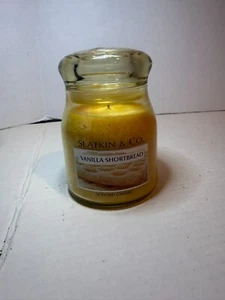Slatkin & Co. Vanilla Shortbread Scented Candle Jar Burn Time 100 Hours 14.5 oz - Picture 1 of 2