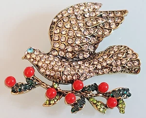 DESIGNER STYLE UNSIGNED UNBRANDED PEACE DOVE BERRY BIRD BROOCH MERRY CHRISTMAS - Picture 1 of 15