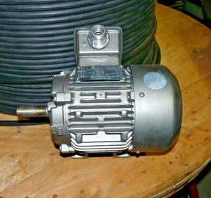 Siemens RGZ Standard TEFC Induction Motor 1HP 3 Phase 1745 RPM 1LA3144-4YK60 NEW - Picture 1 of 3