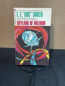 Skylark of Valeron: By E. E. "Doc" Smith - Pyramid 5th printing - June 1970 - Picture 1 of 6