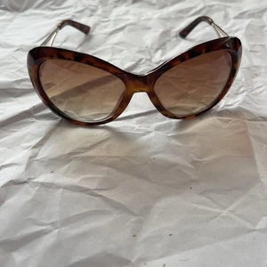 Vintage Sag Harbor Sunglasses - Picture 1 of 6