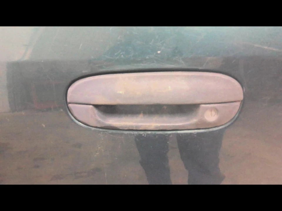 Used Front Left Exterior Door Handle fits: 2005 Gmc Envoy xl door front black mo Foto 1 de 4