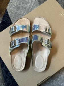 MADDEN GIRL MULTi-COLORED SILVER PATENT 2-STRAP ADJ SANDALS-8.5-9 -EUC - Picture 1 of 6