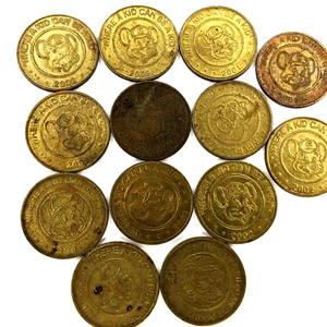 x13 LOTE MIXTO 2001 2002 1997 Chuck E Cheese Tokens 1 Showbiz Pizza Place Moneda 6D - Imagen 1 de 10